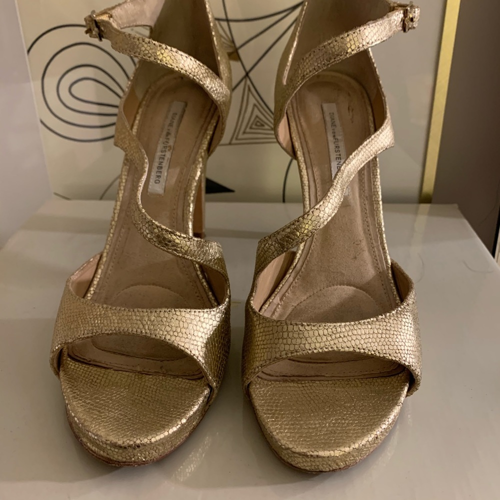 Diane Von Furstenberg Gold Heels Size 9